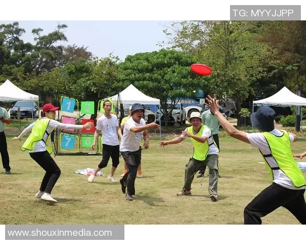 飞盘运动的魅力与挑战:深入了解深圳飞盘队的技术与战术解析 飞盘运动的魅力与挑战:深入了解深圳飞盘队的技术与战术解析